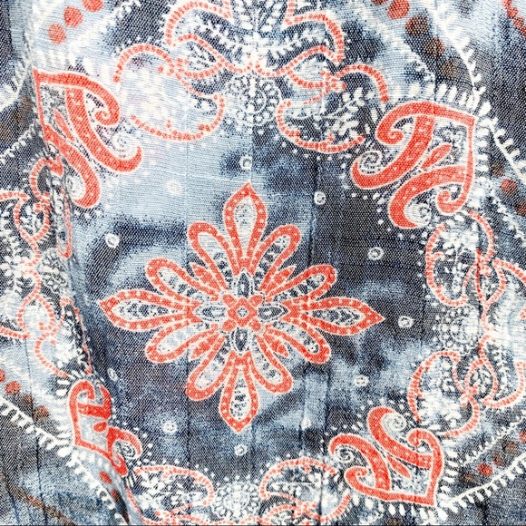 St. John’s Bay Blue & Red Patterned Summer Blouse - Picture 4 of 8